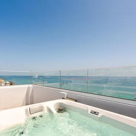 Lägenhet Sandora Pearl - Sea View Penthouse With Jacuzzi, Steps From The & Old Town Albufeira